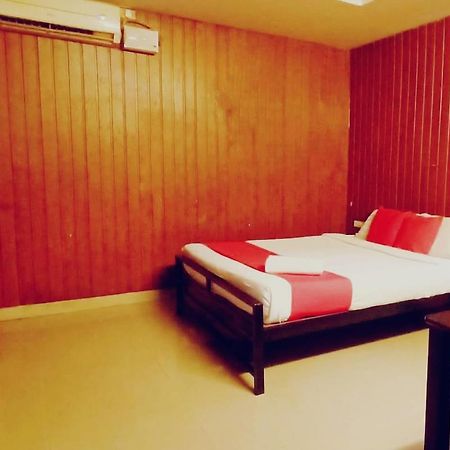 Hotel Tri-Star Residency Kochi Exterior foto