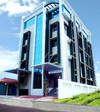 Hotel Tri-Star Residency Kochi Exterior foto