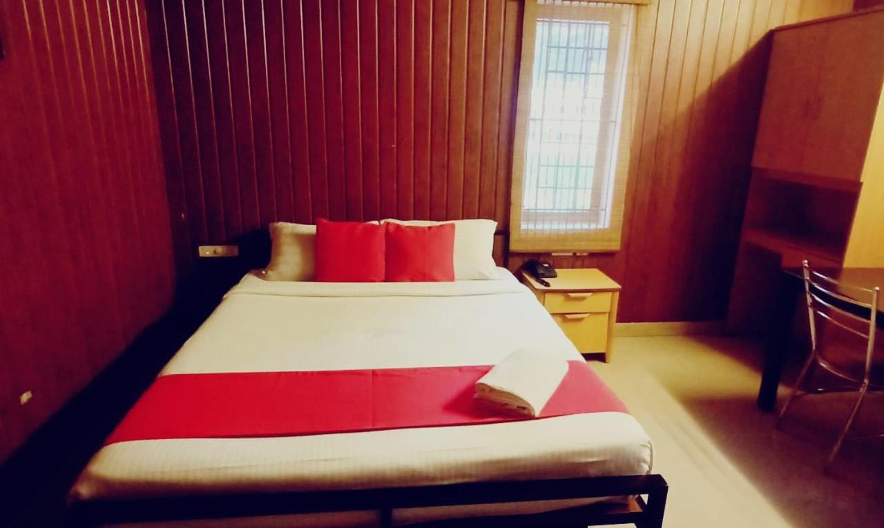 Hotel Tri-Star Residency Kochi Exterior foto
