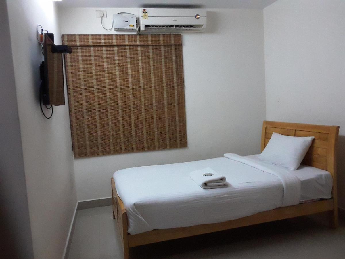 Hotel Tri-Star Residency Kochi Exterior foto