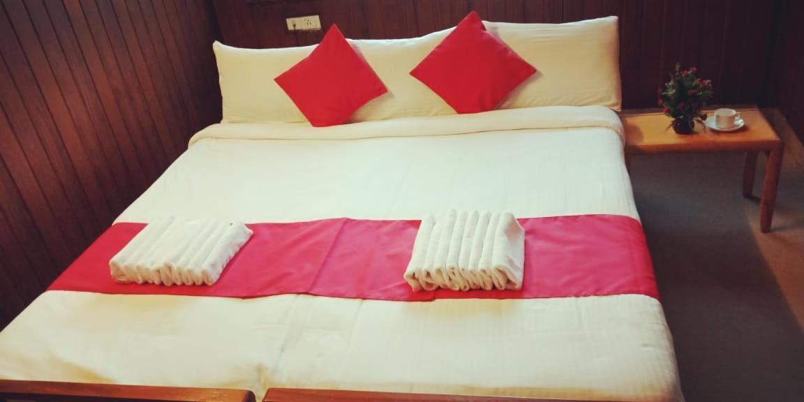 Hotel Tri-Star Residency Kochi Exterior foto